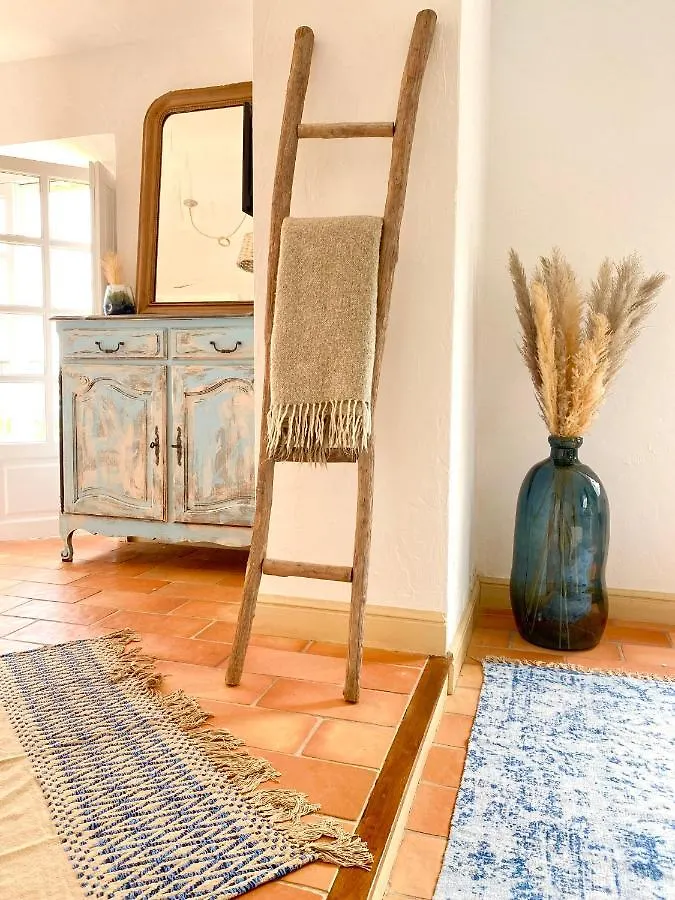 Bed and Breakfast L'Effrontée Tourrettes-sur-Loup 0*,  Francia